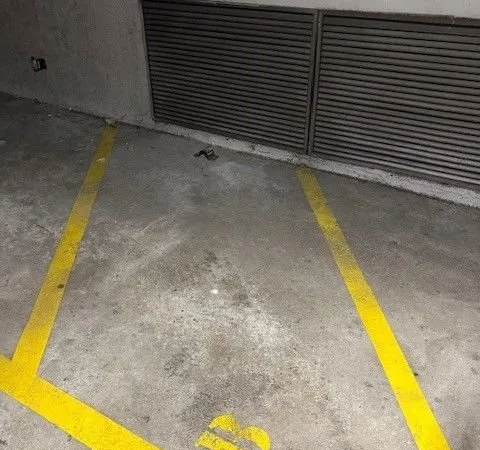 Parking moto à louer