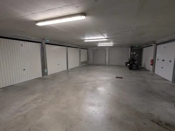 Croix-Rousse garage fermé 12 m²