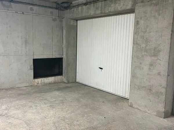 Garage double - Centre-ville de Voiron - 35 000