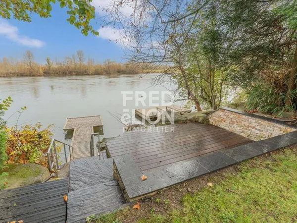 Maison 8 pièces 318 m²