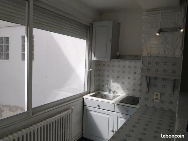 Appartement avec mezzanine, cuisine et salle de bain, parking