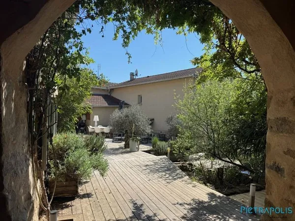 Maison 5 pièces 380 m²