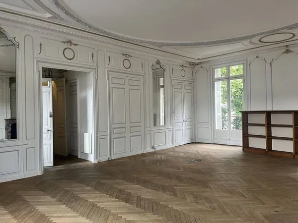 Bureau 703 m²