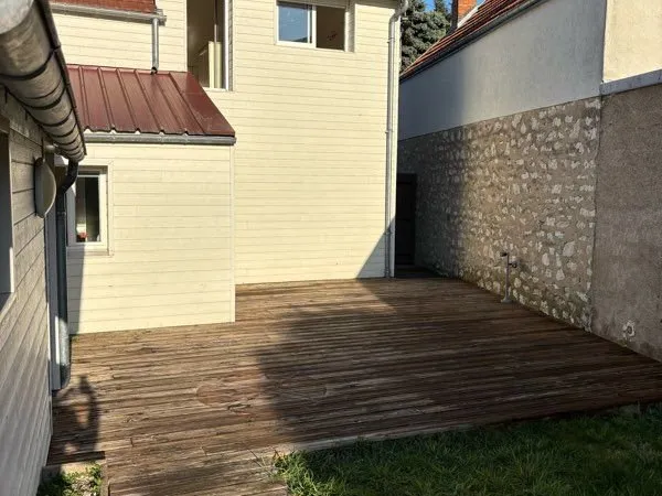 Maison de ville avec jardin et garage
