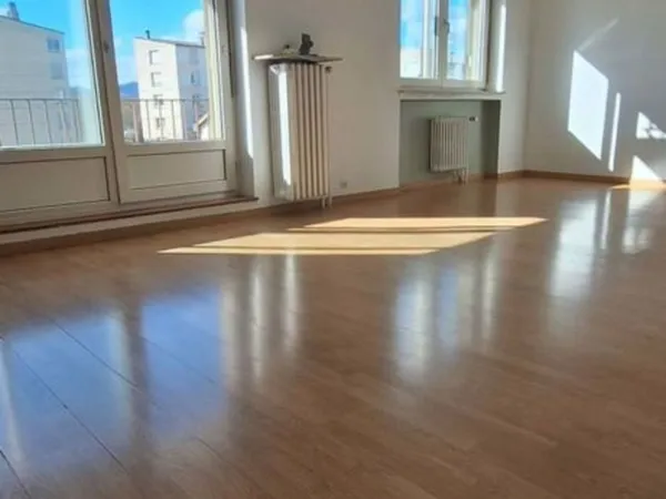 F3 thionville 2 chambres avec garage, cave, balcon loggia
