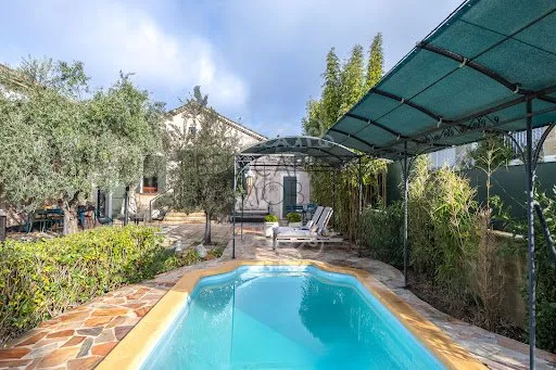 Maison 7 pièces 240 m²