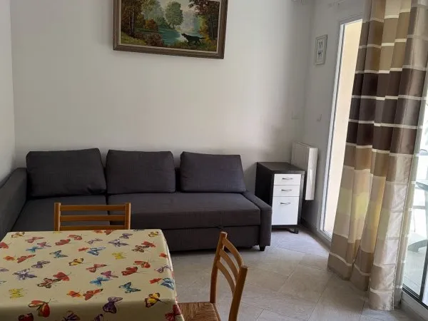 Loue studio meublé indépendant chez l'habitant