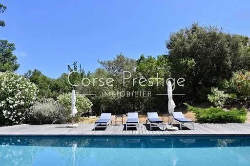 Villa 7 pièces 220 m²