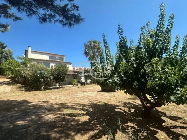 Maison 14 pièces 300 m²