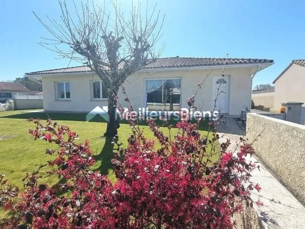 Maison 114 m² avec piscine, 3 chambres, 3 garages, terrain 780 m²