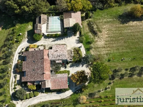 ENSEMBLE IMMOBILIER de 470 m2 habitables AVEC GITES-PISCINE-