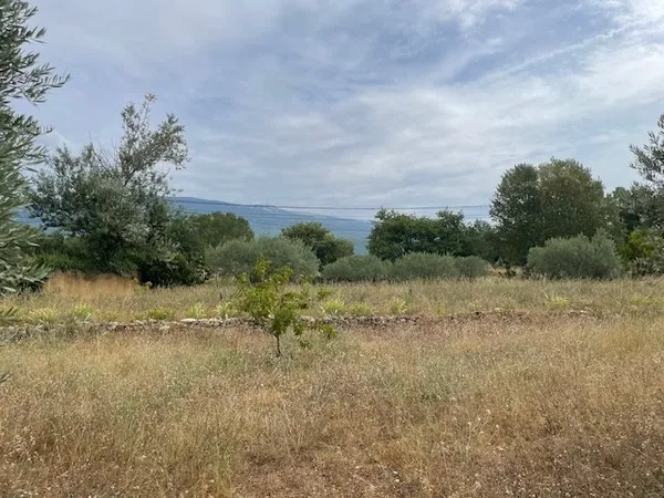 A vendre : terrain constructible à Bédoin 1 799m²