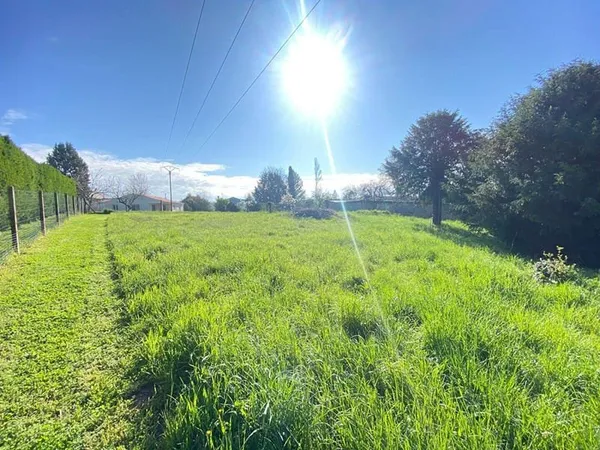 Terrain 879 m²