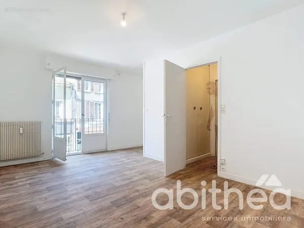 Studio 1 pièce 27 m²