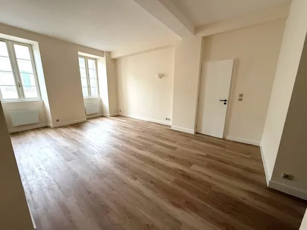 Villeneuve sur Lot, appartement T3 de 62,4 m2 situé au 1er étage d'un immeuble tranquille rive gauch