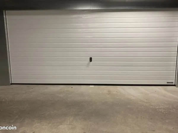 Résidence Terrasses de la Reine Blanche - Box double à louer pour VEHICULES UNIQUEMENT