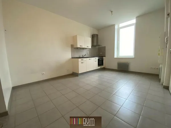 Studio de 23m² idéalement situé au rez-de-chaussée d'un petit immeuble, en plein coeur de Villerever