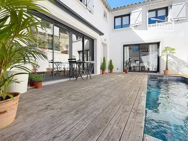 Maison de ville de type 3 avec piscine en parfait état