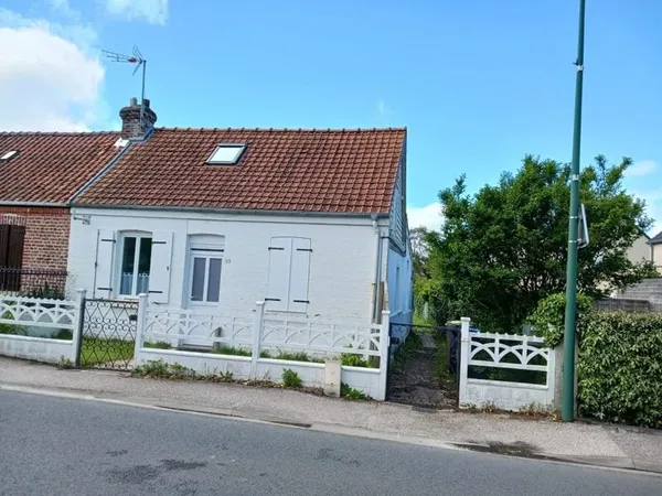 Maison semi mitoyenne, 7 studios et deux T2