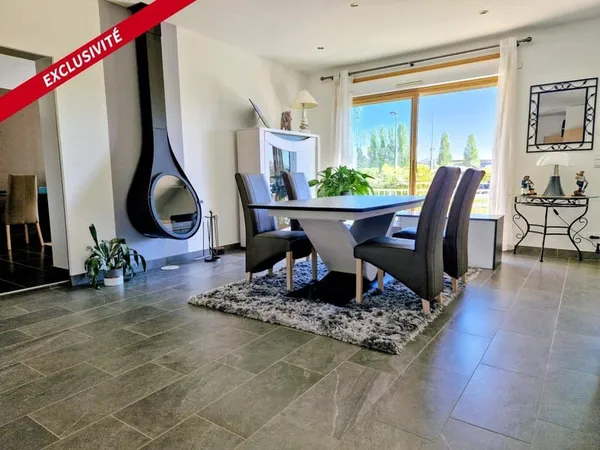 Rare en centre-ville : maison familiale de 149 m² entièrement rénovée.