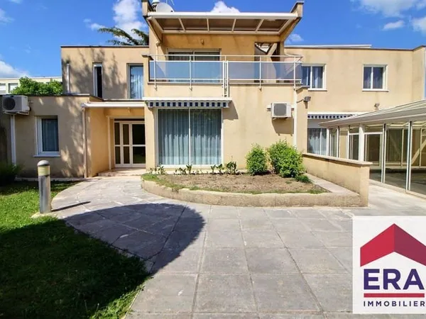 Maison 8 pièces 257 m²