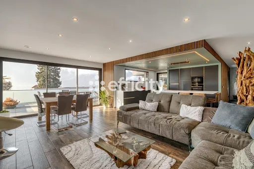 Maison 8 pièces 242 m²
