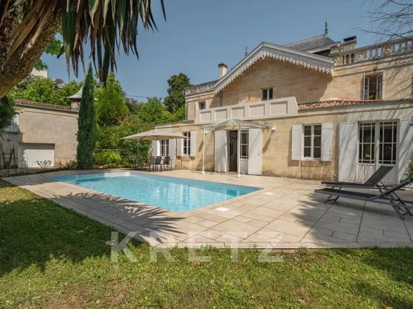 Bordeaux Caudéran - Maison de maître 260m² avec piscine, toit-terrasse et dépendances aménageables