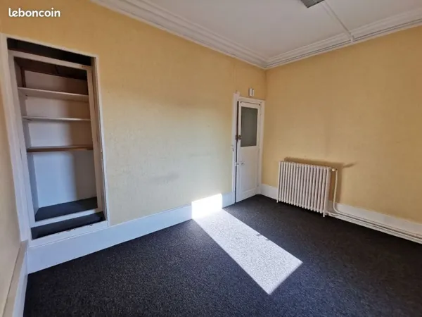 Bureau 13m2 au 1er étage