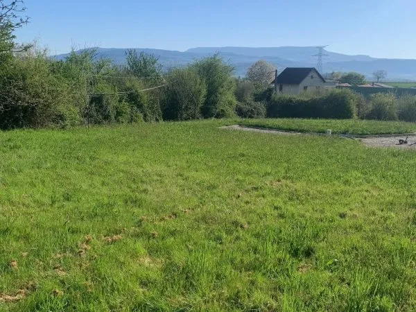 A vendre très beau terrain constructible de 641 m2