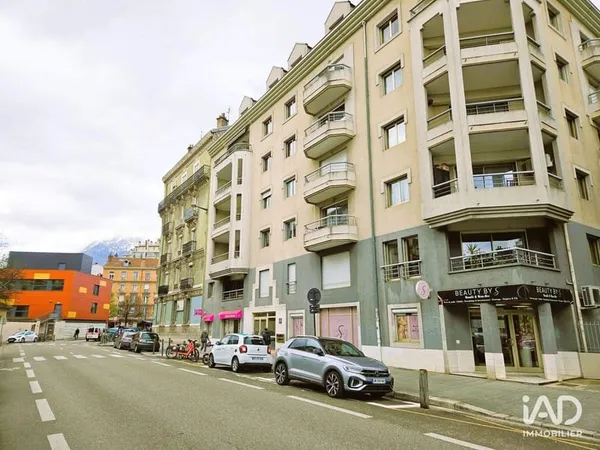 Immeuble commercial 103 m²