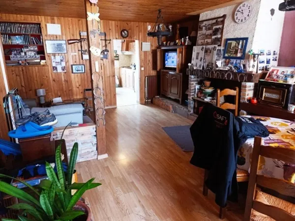 Maison de ville avec terrasse et garage - 85 m² - Issoudun