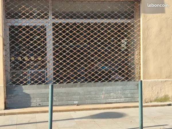 A vendre local commercial et appartement