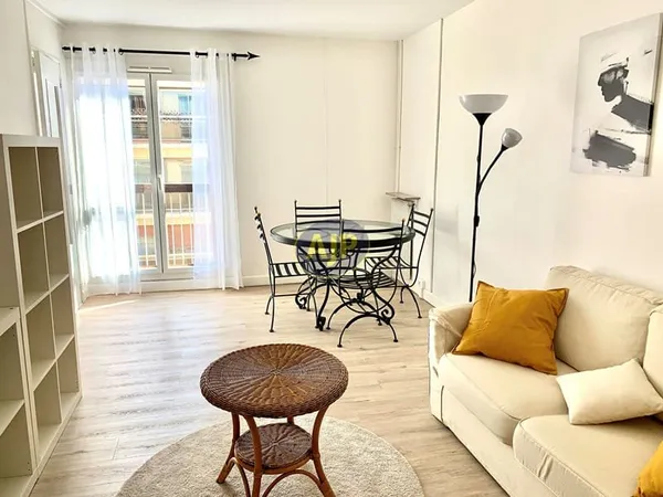 APPARTEMENT 2 PIÈCES MEUBLÉ PARIS 75015