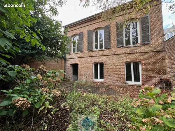 Studio 5 pièces 157 m²