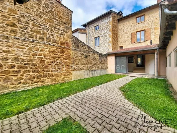 Mieux qu'un appartement : une maison de ville avec jardin & garage à Chessy-les-Mines