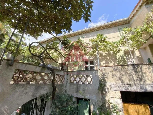 MAGAGNOSC DANS HAMEAU MAISON AVEC JARDINET VUE MER