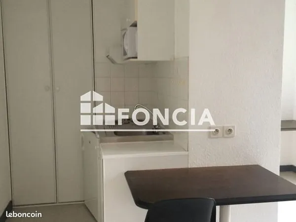 Studio 1 pièce 19 m²