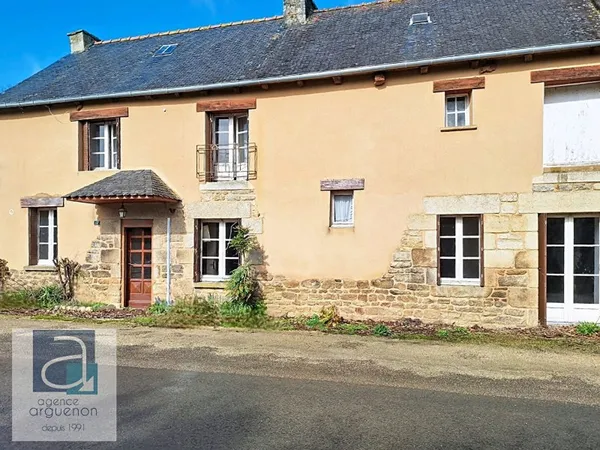 Maison à rénover dans un Bourg 7mns de Broons - 2ch - Dépendances et Garage - Idéal investissement l
