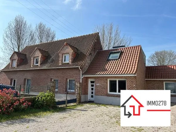Pavillon sur 5720 m² avec grange