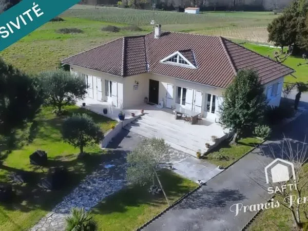 Maison traditionnelle de 159 m² avec de beaux volumes.
