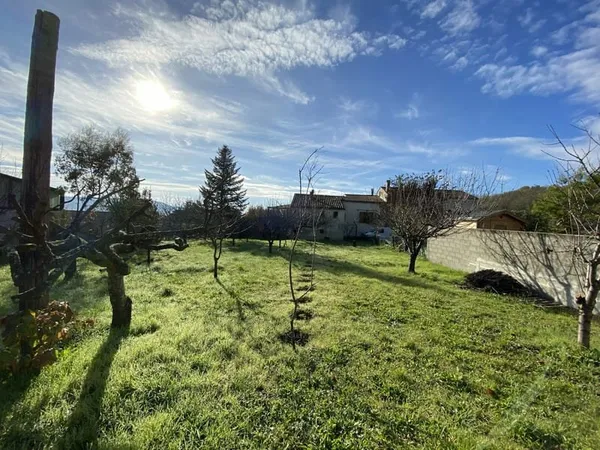 Terrain plat 724m² à deux pas du village
