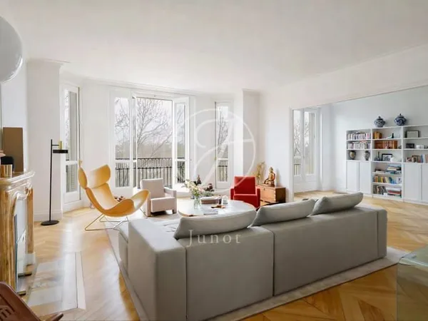 Paris 7e - ALMA / BOSQUET - Appartement à vendre - 5 pièces - 199,29m² Carrez - 3/4 chambres - Balco