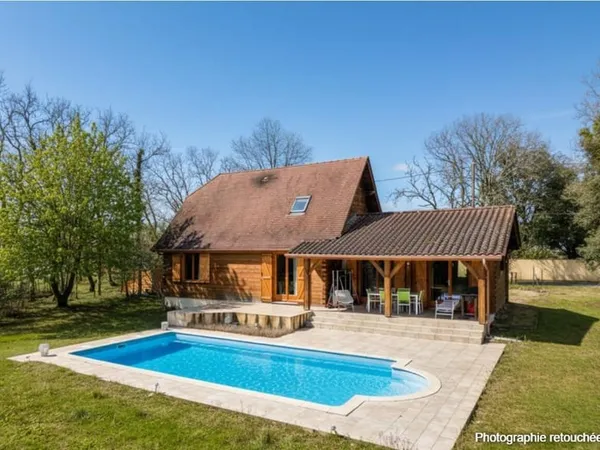 Vallée de la Dordogne, maison contemporaine 3 chambres, piscine chauffée au sel, terrain clos 1270m²