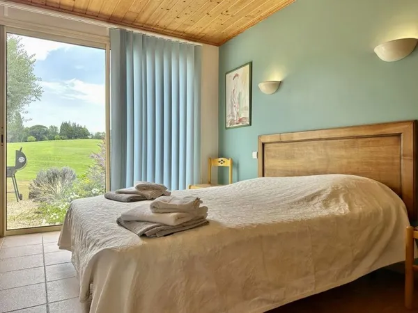 Immeuble seul ou co-propriété avec 3 app.et un GRAND LOFT