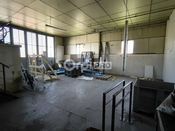 Local d'activité 96 m²