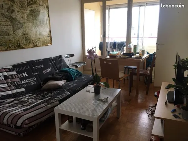 Chambre meublée