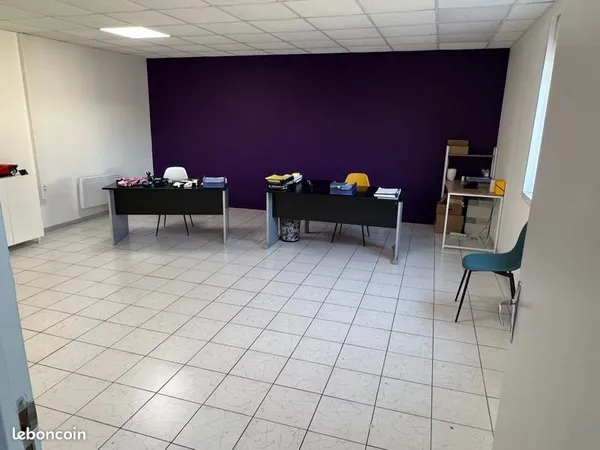 Bureau 38 m² à louer - Parking gratuit - Accès rapide voie rapide