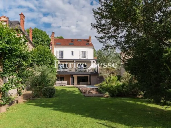 Propriété 8 pièces 413 m²