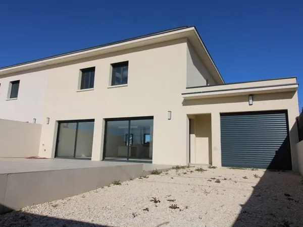 VILLA RT 2020 de 160 m2 sur terrain 430 m2.