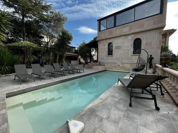 Villa 10 pièces 258 m²